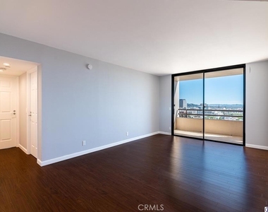 343 Pioneer Drive - Photo Thumbnail 7