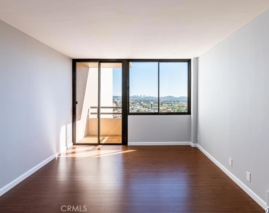 343 Pioneer Drive - Photo Thumbnail 14