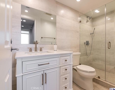 343 Pioneer Drive - Photo Thumbnail 11