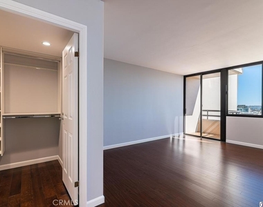 343 Pioneer Drive - Photo Thumbnail 6