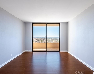 343 Pioneer Drive - Photo Thumbnail 16