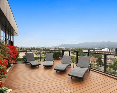 343 Pioneer Drive - Photo Thumbnail 28