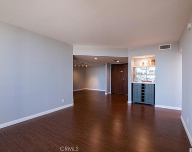 343 Pioneer Drive - Photo Thumbnail 5
