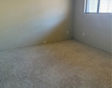 1325 Solera Lane - Photo Thumbnail 17