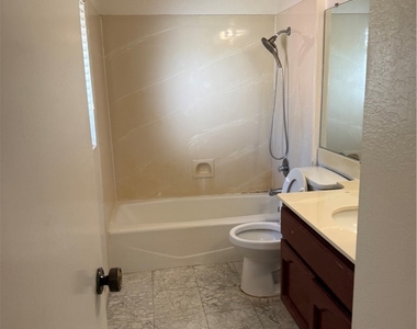 1325 Solera Lane - Photo Thumbnail 19