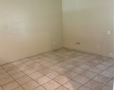 1325 Solera Lane - Photo Thumbnail 11