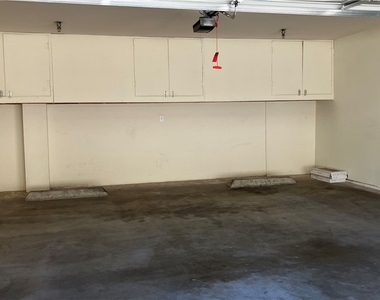 838 Fairview Avenue - Photo Thumbnail 17