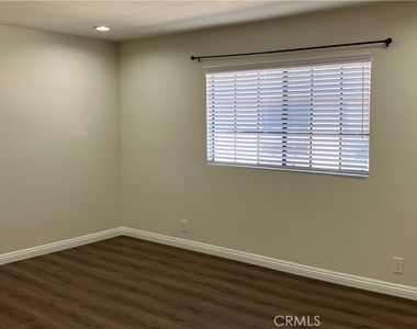 838 Fairview Avenue - Photo Thumbnail 12