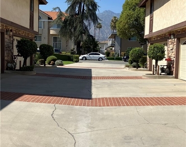 838 Fairview Avenue - Photo Thumbnail 20