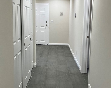 838 Fairview Avenue - Photo Thumbnail 8