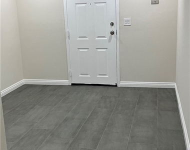 838 Fairview Avenue - Photo Thumbnail 2