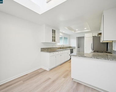 2137 Presidio Ct - Photo Thumbnail 14