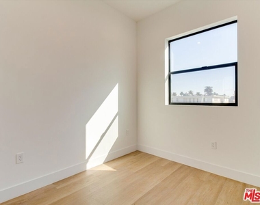 2817 S Redondo Boulevard - Photo Thumbnail 19