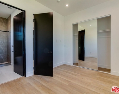 2817 S Redondo Boulevard - Photo Thumbnail 16