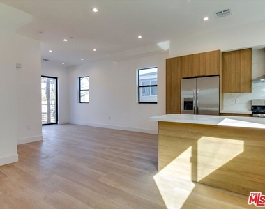 2817 S Redondo Boulevard - Photo Thumbnail 9