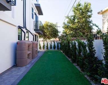 2817 S Redondo Boulevard - Photo Thumbnail 3