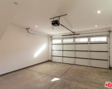 2817 S Redondo Boulevard - Photo Thumbnail 26