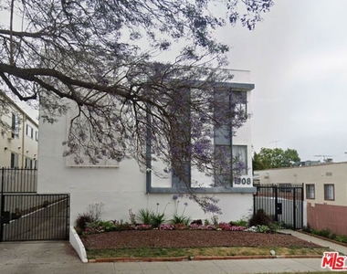 1308 N Poinsettia Place - Photo Thumbnail 11