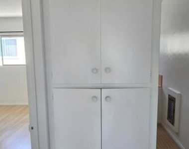 1308 N Poinsettia Place - Photo Thumbnail 7