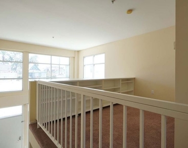 922 W 23rd Street - Photo Thumbnail 7