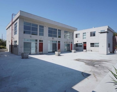 922 W 23rd Street - Photo Thumbnail 12