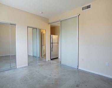 922 W 23rd Street - Photo Thumbnail 6