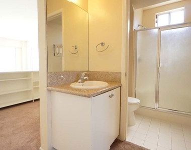 922 W 23rd Street - Photo Thumbnail 9