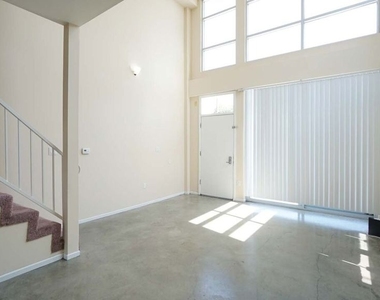 922 W 23rd Street - Photo Thumbnail 3