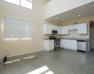 922 W 23rd Street - Photo Thumbnail 1