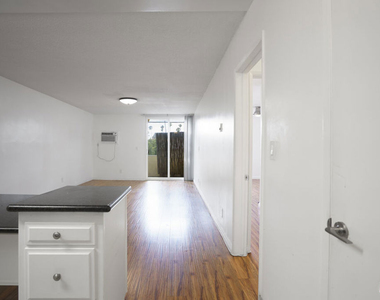 425 S Kenmore Avenue - Photo Thumbnail 3