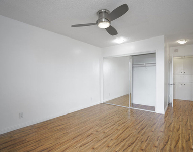 425 S Kenmore Avenue - Photo Thumbnail 15
