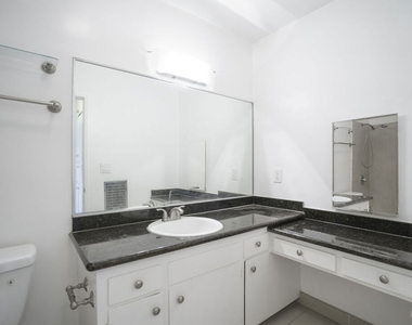425 S Kenmore Avenue - Photo Thumbnail 20