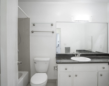 425 S Kenmore Avenue - Photo Thumbnail 19