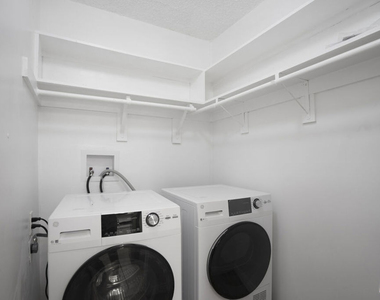 425 S Kenmore Avenue - Photo Thumbnail 12