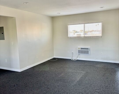 613 S Prairie Avenue - Photo Thumbnail 1