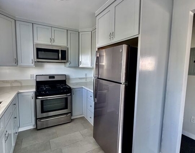 613 S Prairie Avenue - Photo Thumbnail 6