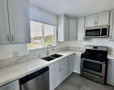 613 S Prairie Avenue - Photo Thumbnail 5