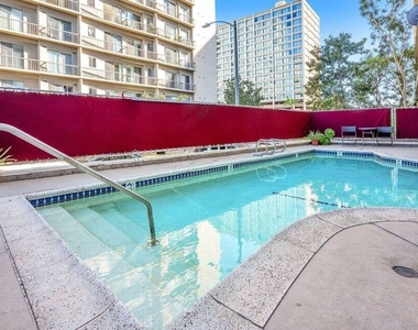 10751 Wilshire Boulevard - Photo Thumbnail 16