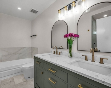10751 Wilshire Boulevard - Photo Thumbnail 12