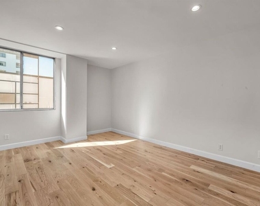 10751 Wilshire Boulevard - Photo Thumbnail 10
