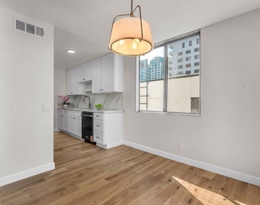 10751 Wilshire Boulevard - Photo Thumbnail 3