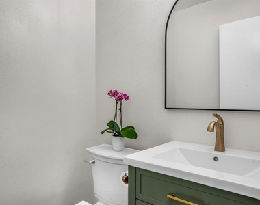 10751 Wilshire Boulevard - Photo Thumbnail 8
