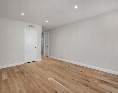 10751 Wilshire Boulevard - Photo Thumbnail 11