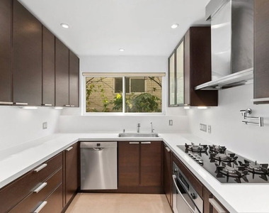 10645 Wilshire Boulevard - Photo Thumbnail 15