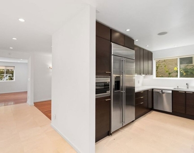 10645 Wilshire Boulevard - Photo Thumbnail 12