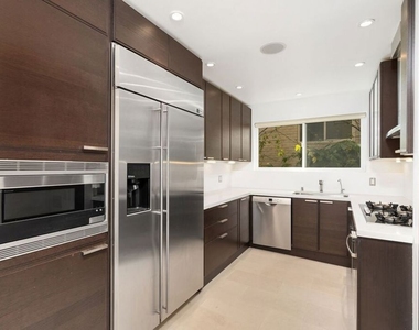 10645 Wilshire Boulevard - Photo Thumbnail 13