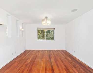 10645 Wilshire Boulevard - Photo Thumbnail 11