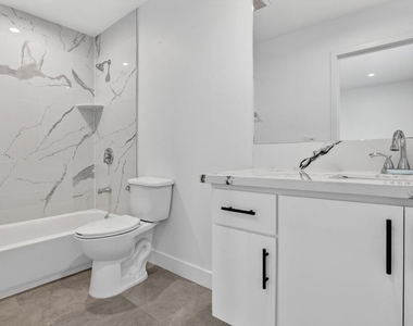11444 Oxnard Street - Photo Thumbnail 42