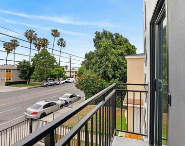 11444 Oxnard Street - Photo Thumbnail 46