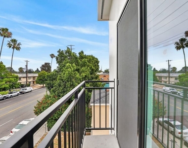 11444 Oxnard Street - Photo Thumbnail 47